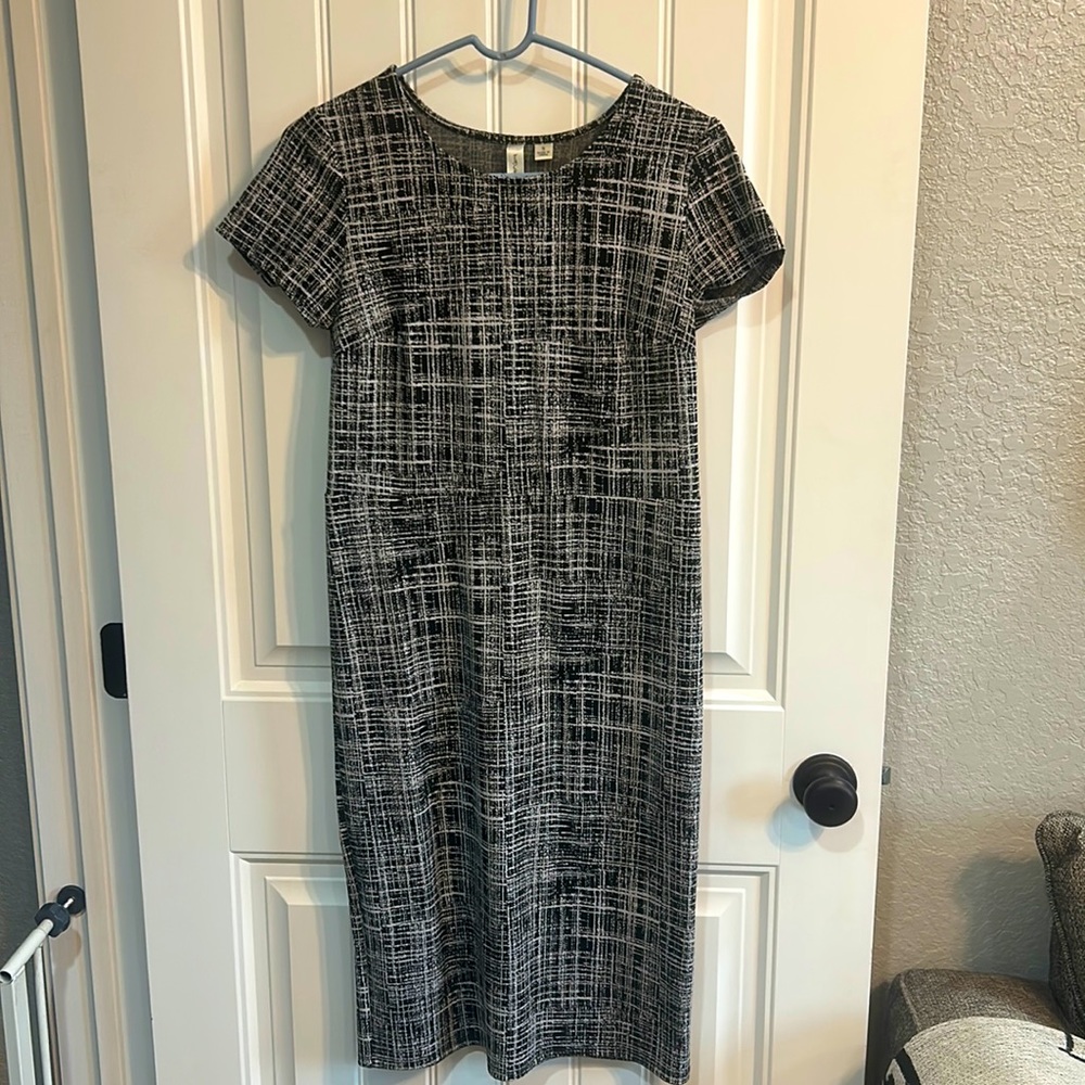 Black and white fitted dress